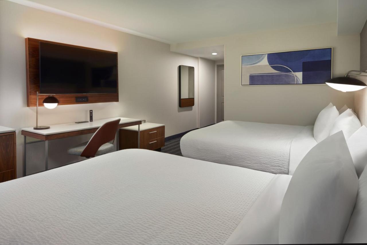 Courtyard By Marriott Kitchener Hotel Kültér fotó