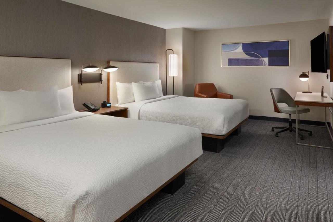 Courtyard By Marriott Kitchener Hotel Kültér fotó