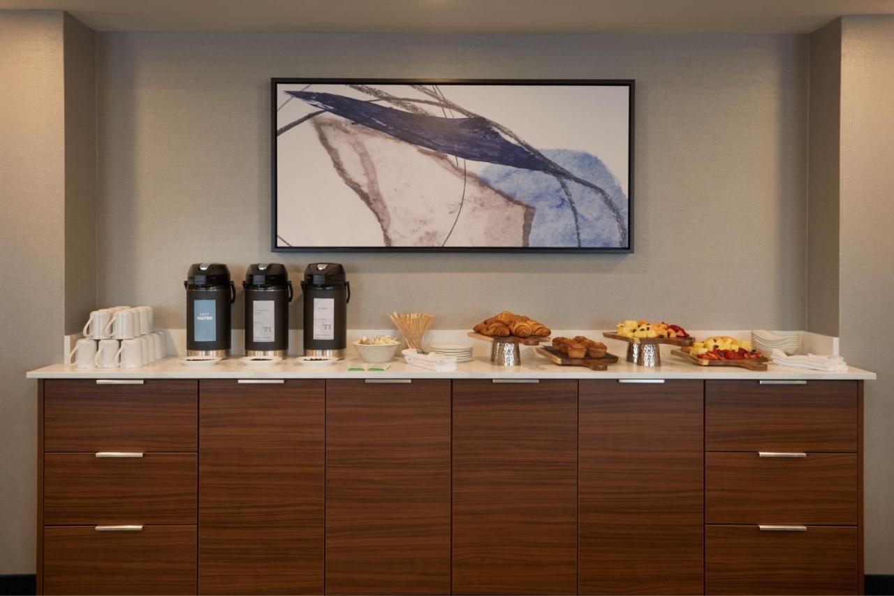 Courtyard By Marriott Kitchener Hotel Kültér fotó