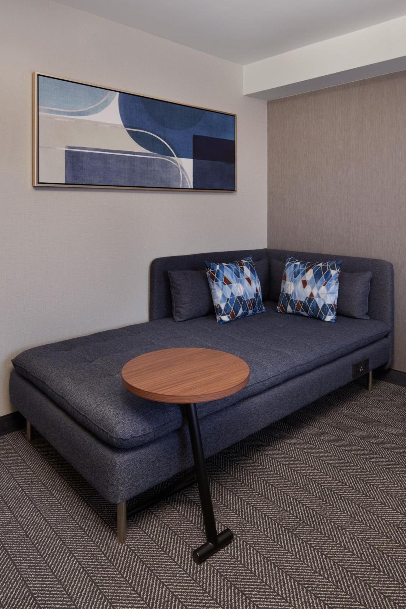 Courtyard By Marriott Kitchener Hotel Kültér fotó